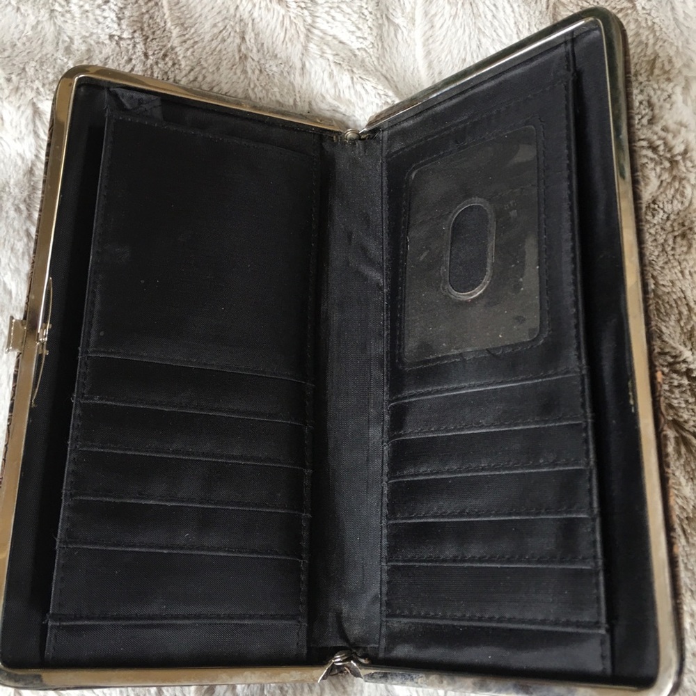 Shiny leather alligator skin print wallet.